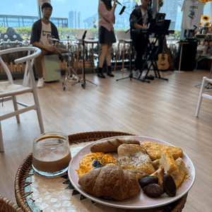 2.0 Cafe and Bar 4